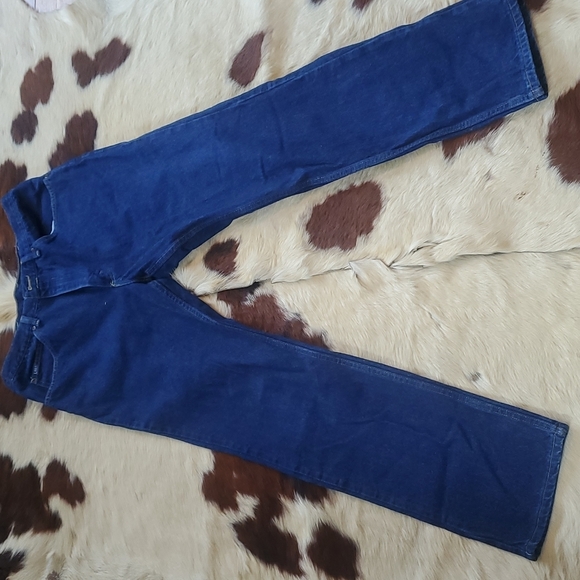 LEE - Picture 4 of 4